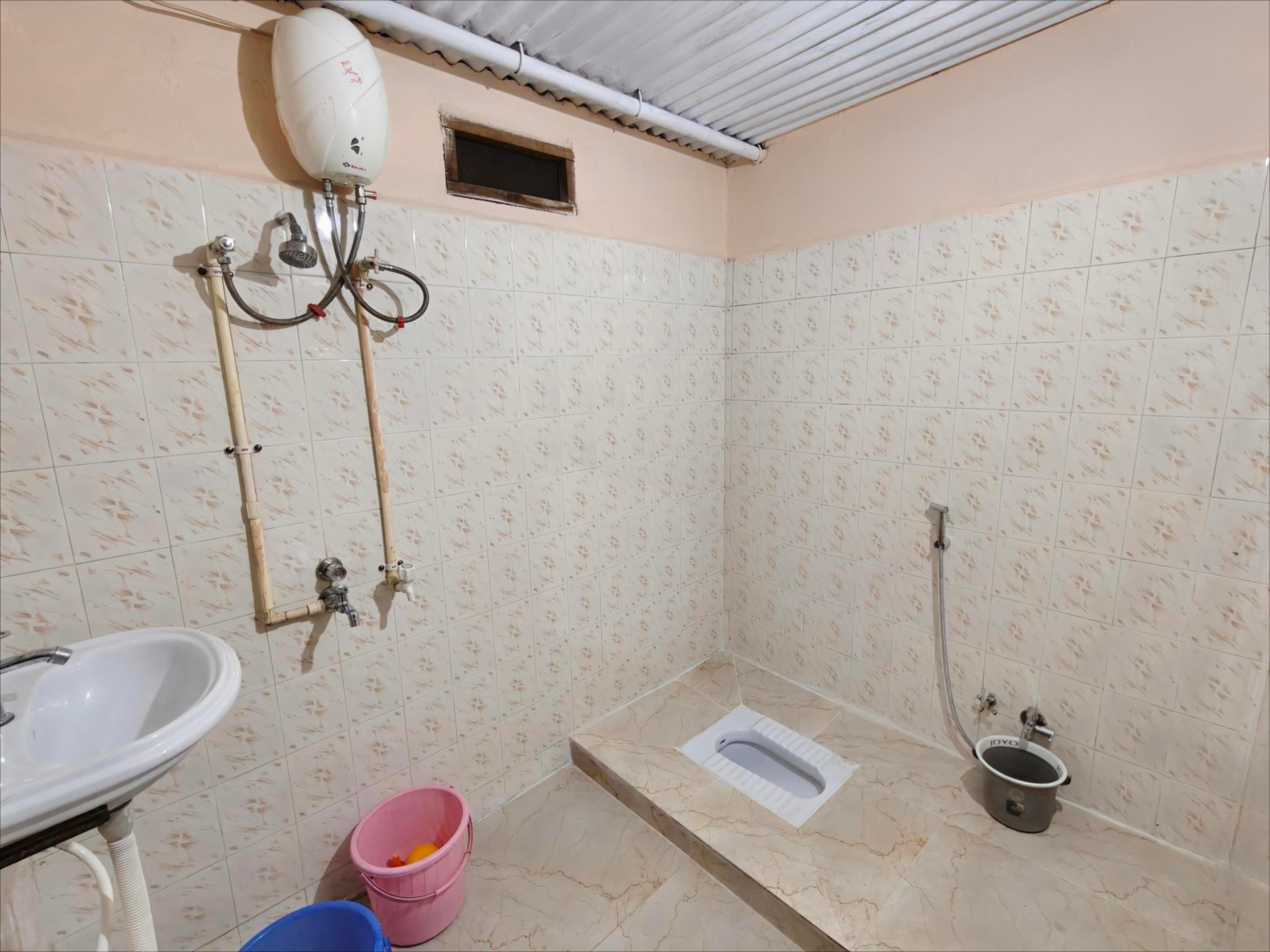 Prime Area 1 Room | Budget Stay - Tap to explore photos