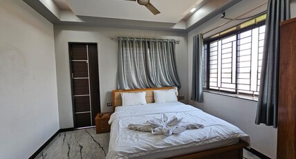 Hotel Pooja Inn Room Type - Deluxe Non AC Room