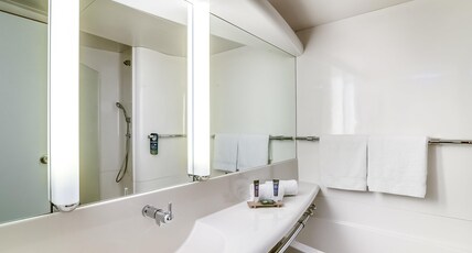 Novotel Paris Orly Rungis Room Type - Classic Room with twin beds and 1 single sofa bed