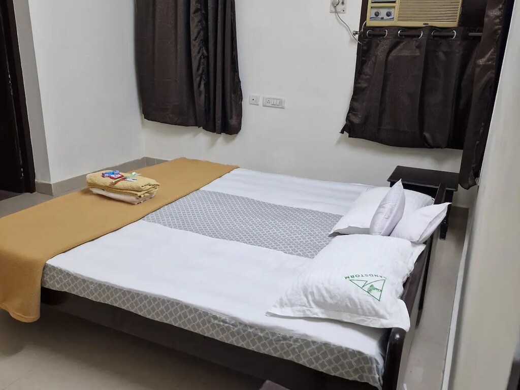 KEL4 Premium Renovated 2 BHK - Tap to explore photos