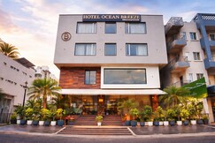 HOTEL OCEAN BREEZE