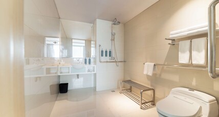 DoubleTree by Hilton Jakarta Kemayoran Room Type - KING ACCESSIBLE ROOM
