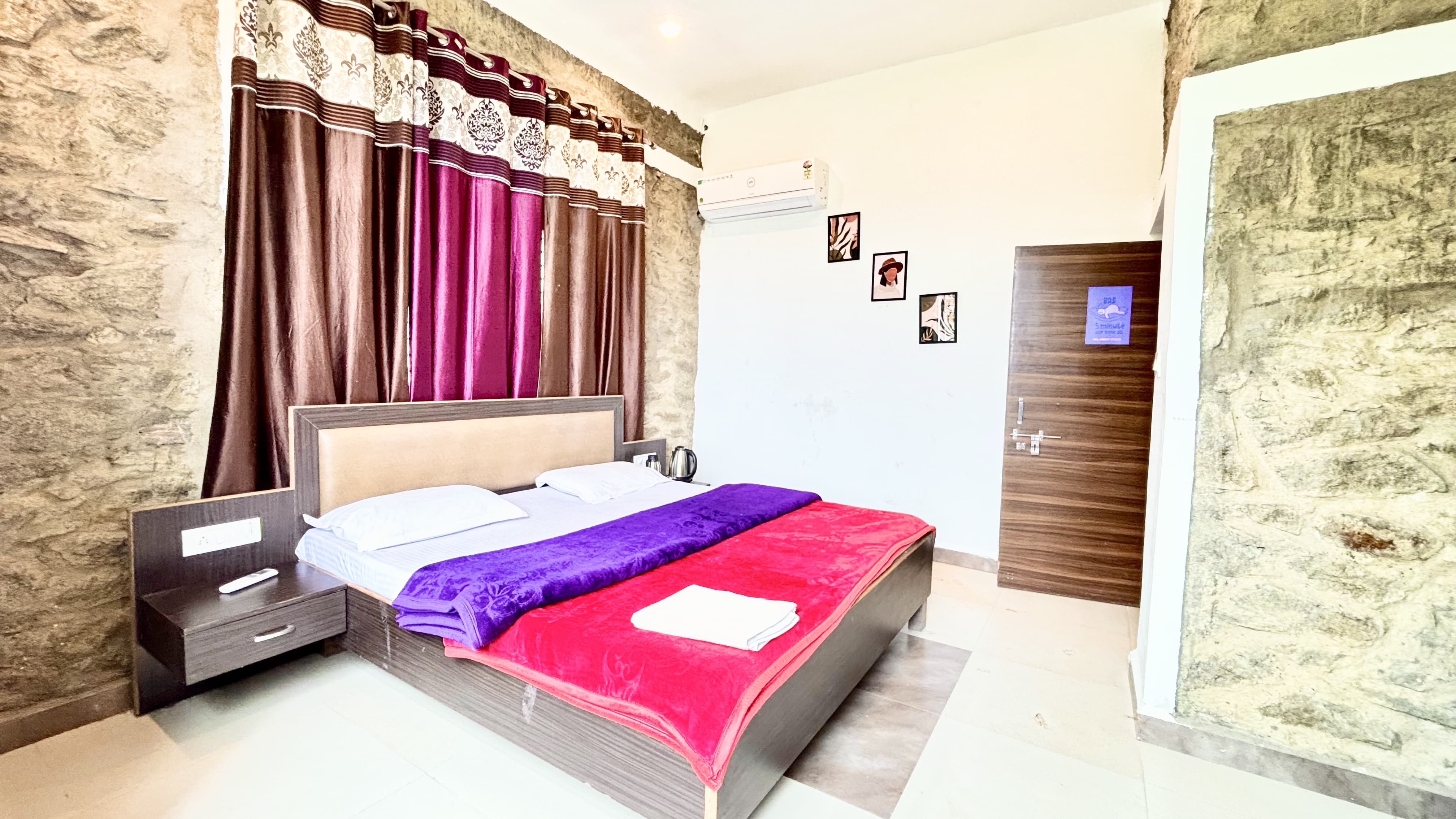 Alpine Villa - 3 BHK Villa with Garden - Tap to explore photos