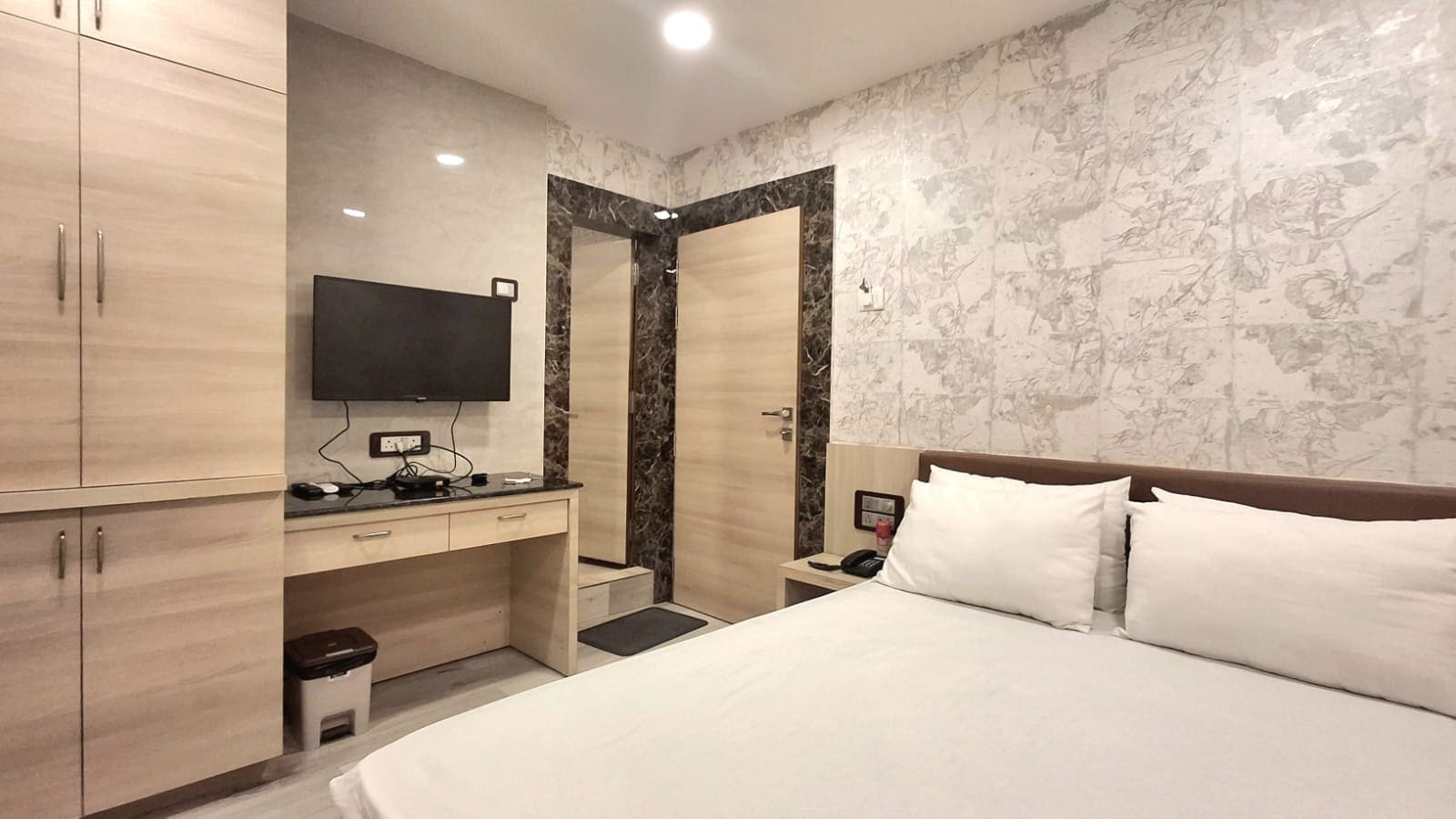 Hotel Iswar - Tap to explore photos