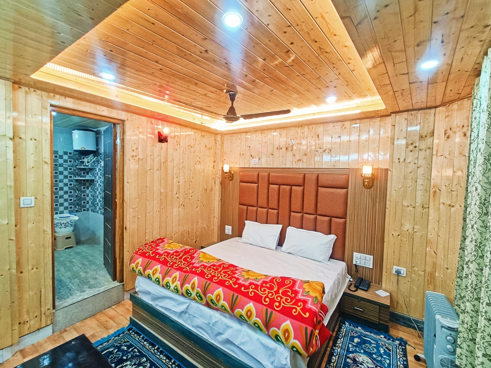 Vedavani Homestay - Tap to explore photos