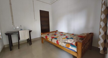 Lemontree Homestay Room Type - Non A/C Bedroom with Geyser