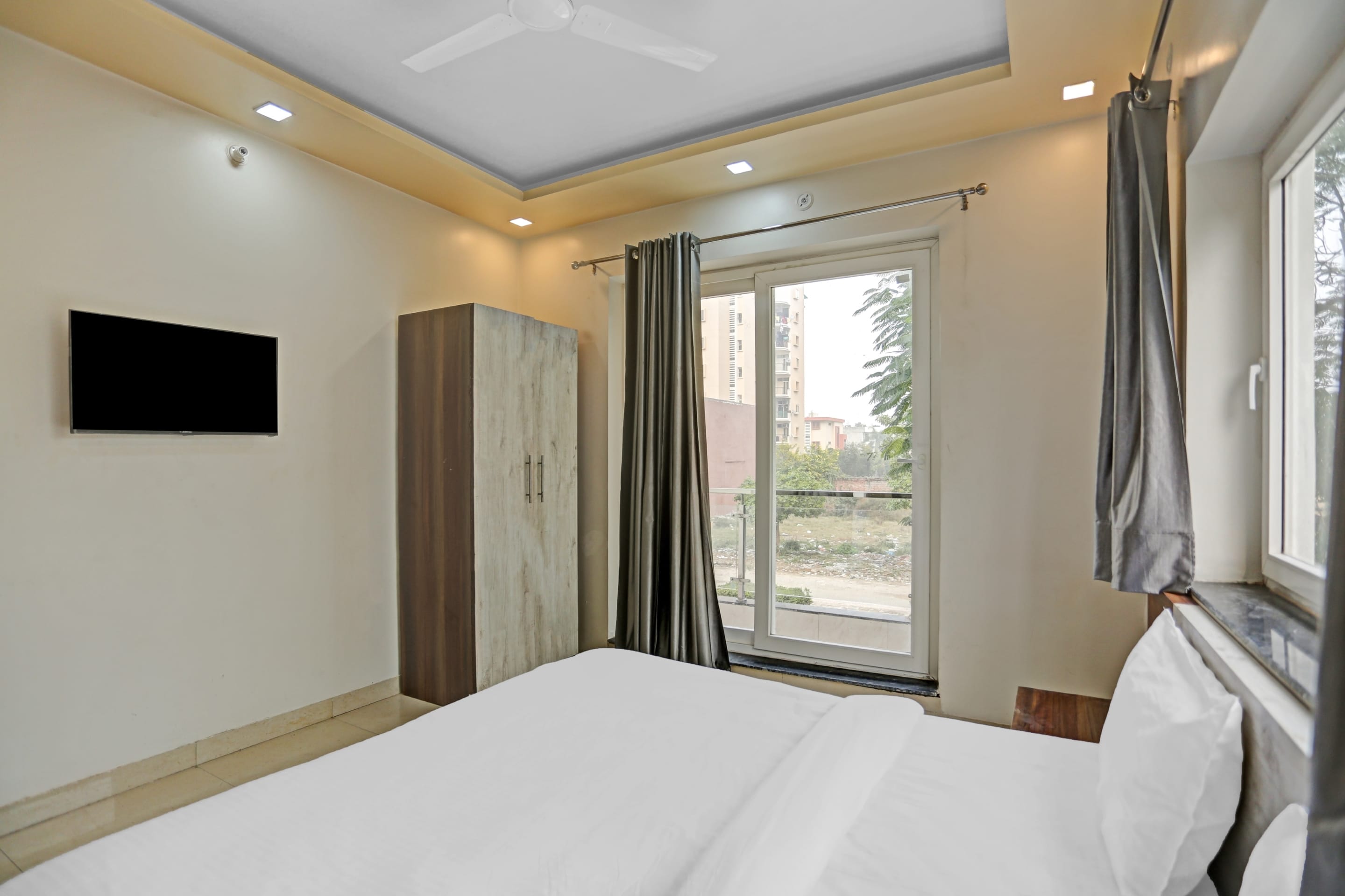 Hotel O by OYO Expo View Near PVR Ansal Plaza Greater Noida - Tap to explore photos