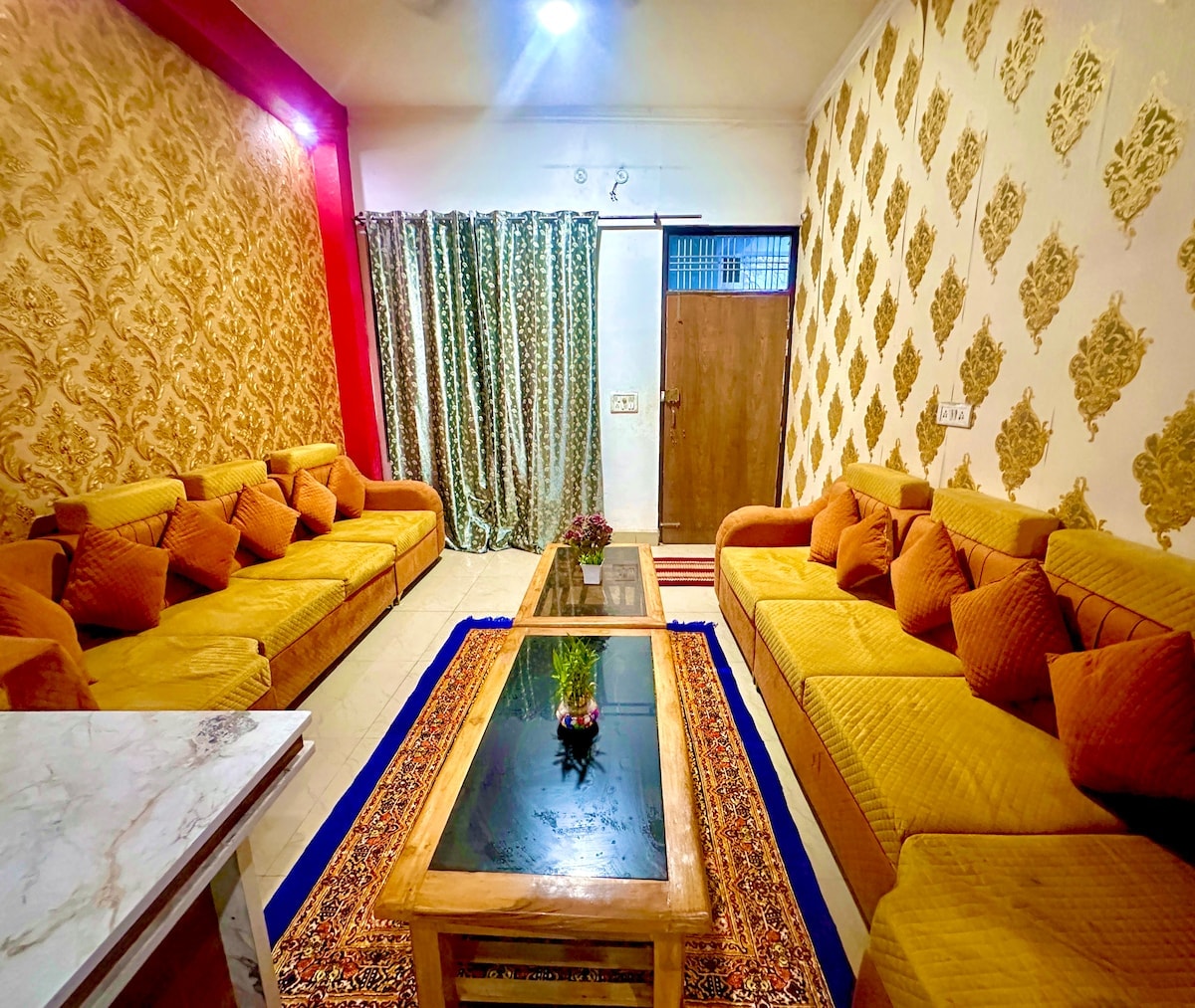 Golden Spark Lounge 2BHK Gomti Nagar Lucknow - Tap to explore photos