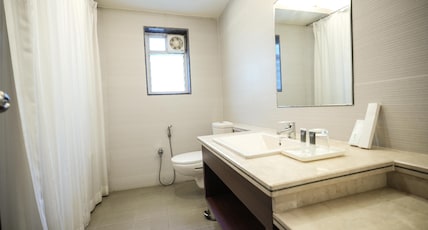 KIIT Residency Room Type - Suite Room with Bathtub