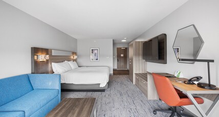 Holiday Inn Express & Suites MARINETTE Room Type - 1 King Suite Communications Accessible