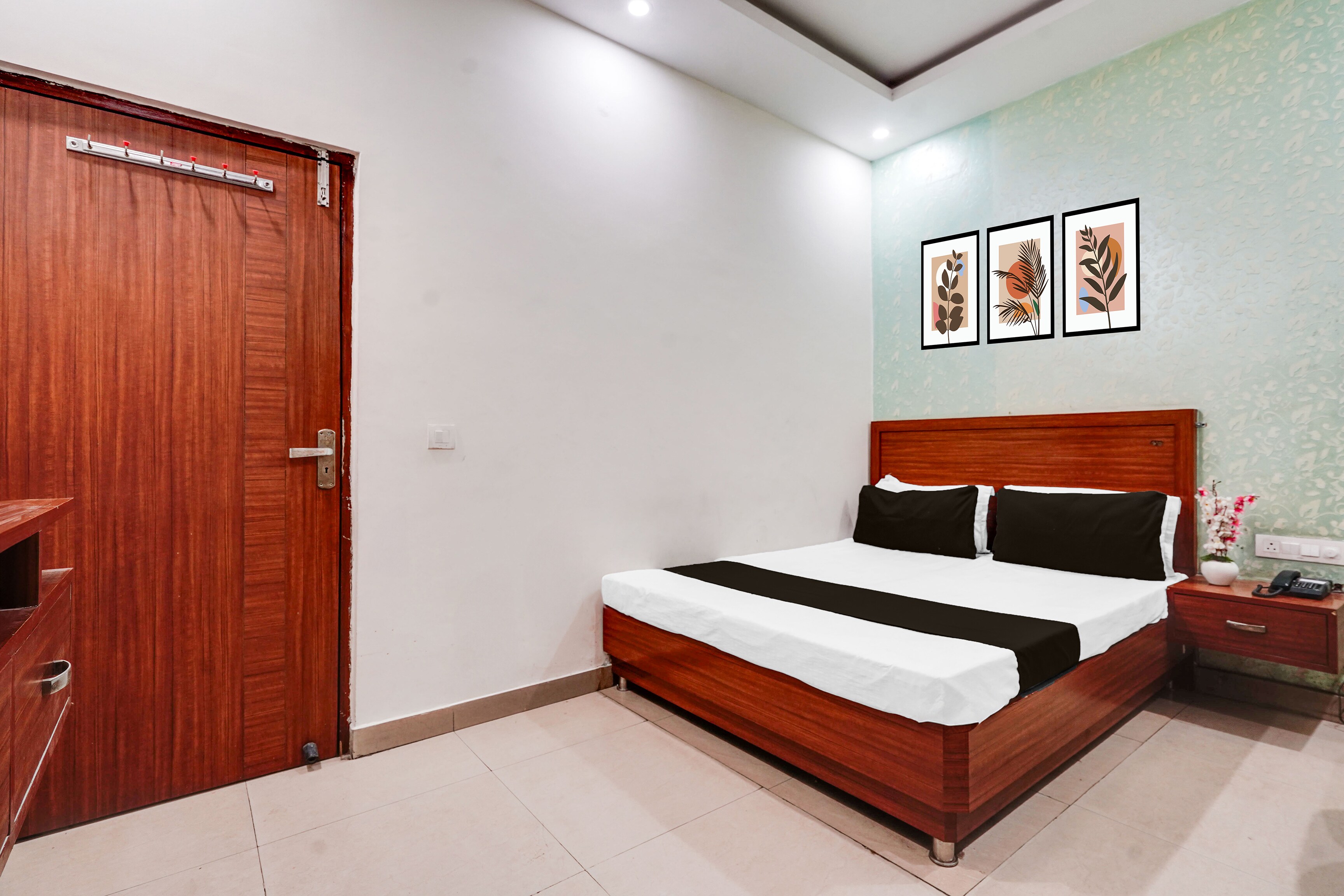 SPOT ON Hotel Shiva Palace - Tap to explore photos