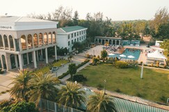 MERIDIAN BAY RESORT & SPA