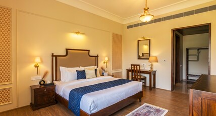Signature Stayz Premium Room Type - Super Deluxe Room