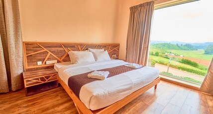 AJ Gable Cloud Cottages Ooty by VOYEHOMES Room Type - Tea Tree Glass View Rom