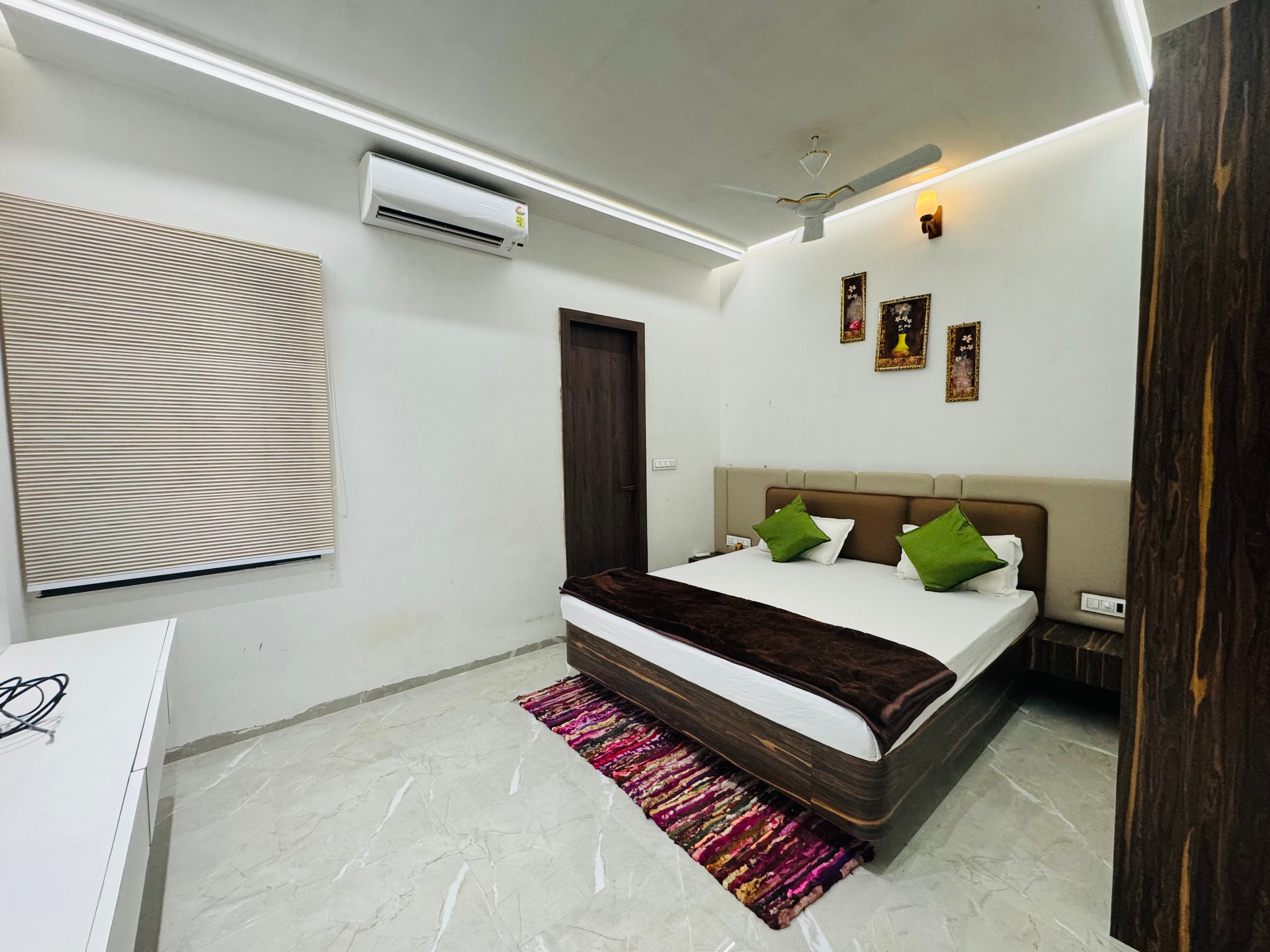 Krishna Homestay Mahakal Vanijya - Tap to explore photos