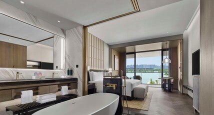 Hilton Changshu Room Type - KING GUEST ROOM W BALCONY