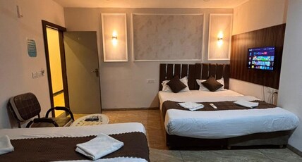 Kiwi Inn Hotel -Bhawarkuan Room Type - Family Suite Room