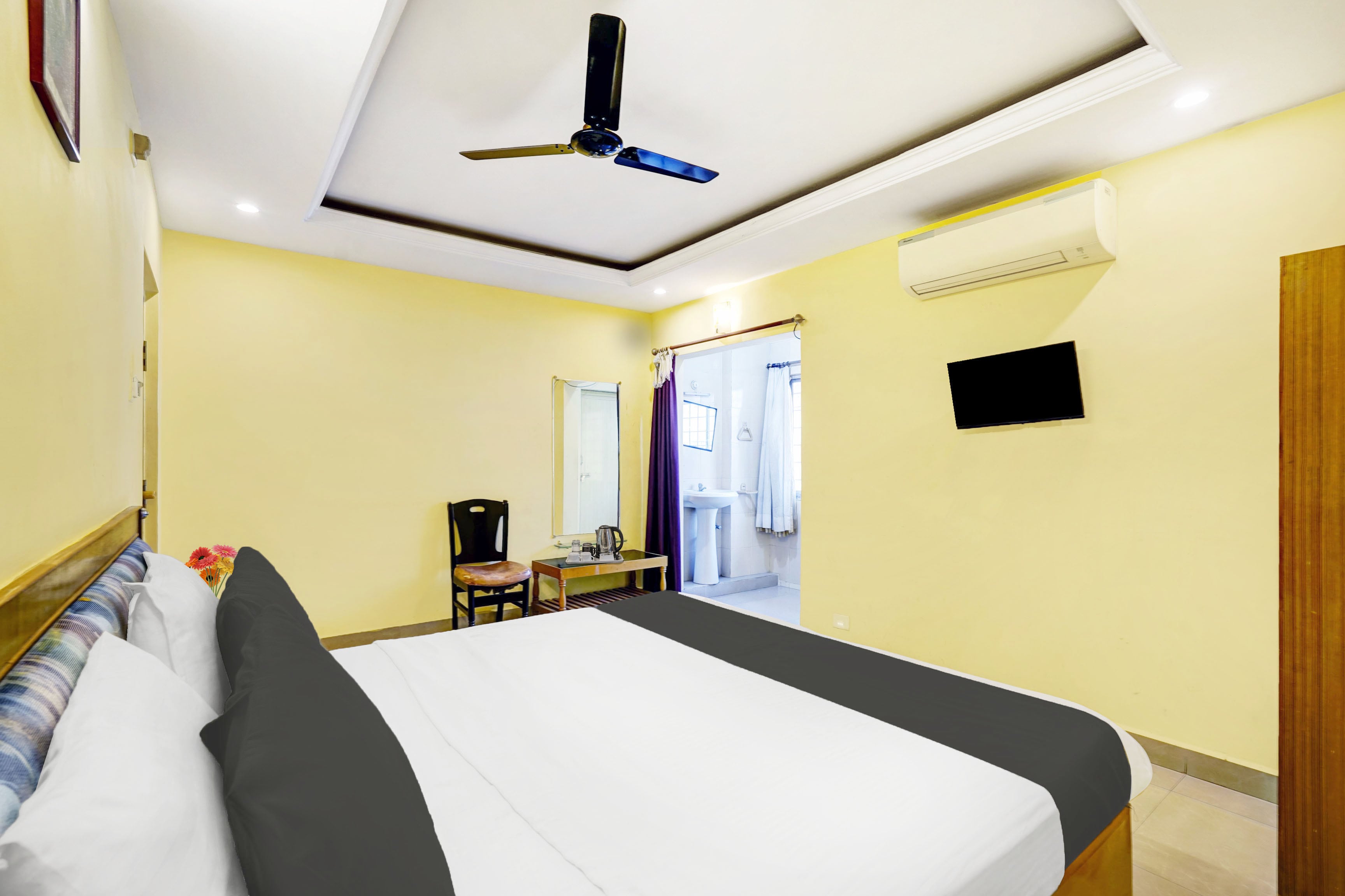 Hotel O Padmavathi Puram Near Railway Station - Tap to explore photos