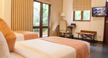 Colombo Court Hotel & Spa Room Type - Deluxe Twin Room