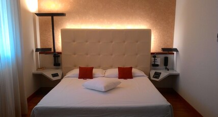 Best Western Hotel Solaf Room Type - 1 King Bed, Superior Room, Bathrobe And Slippers, 32-Inch Lcd Television, Free Sky-Tv, Free Garage