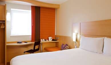 Ibis London Shepherds Bush Hotel Room Type - Double room with 1 double bed Ibis London Shepherds Bush Hotel Room Type - Double room with 1 double bed