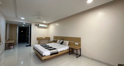 SHRI LEELA HOTEL & RESORT Room Type - Premier Room