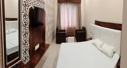 HOTEL MAULSHREE AND RESTAURENT Room Type - Deluxe AC Room
