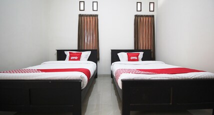 Hotel O Wisma Ray Syariah Room Type - Indonesia Standard Twin