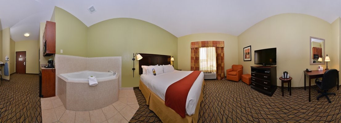 Holiday Inn Express & Suites SWEETWATER - Tap to explore photos