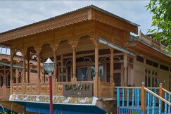 DASTAN HERITAGE HOUSEBOATS