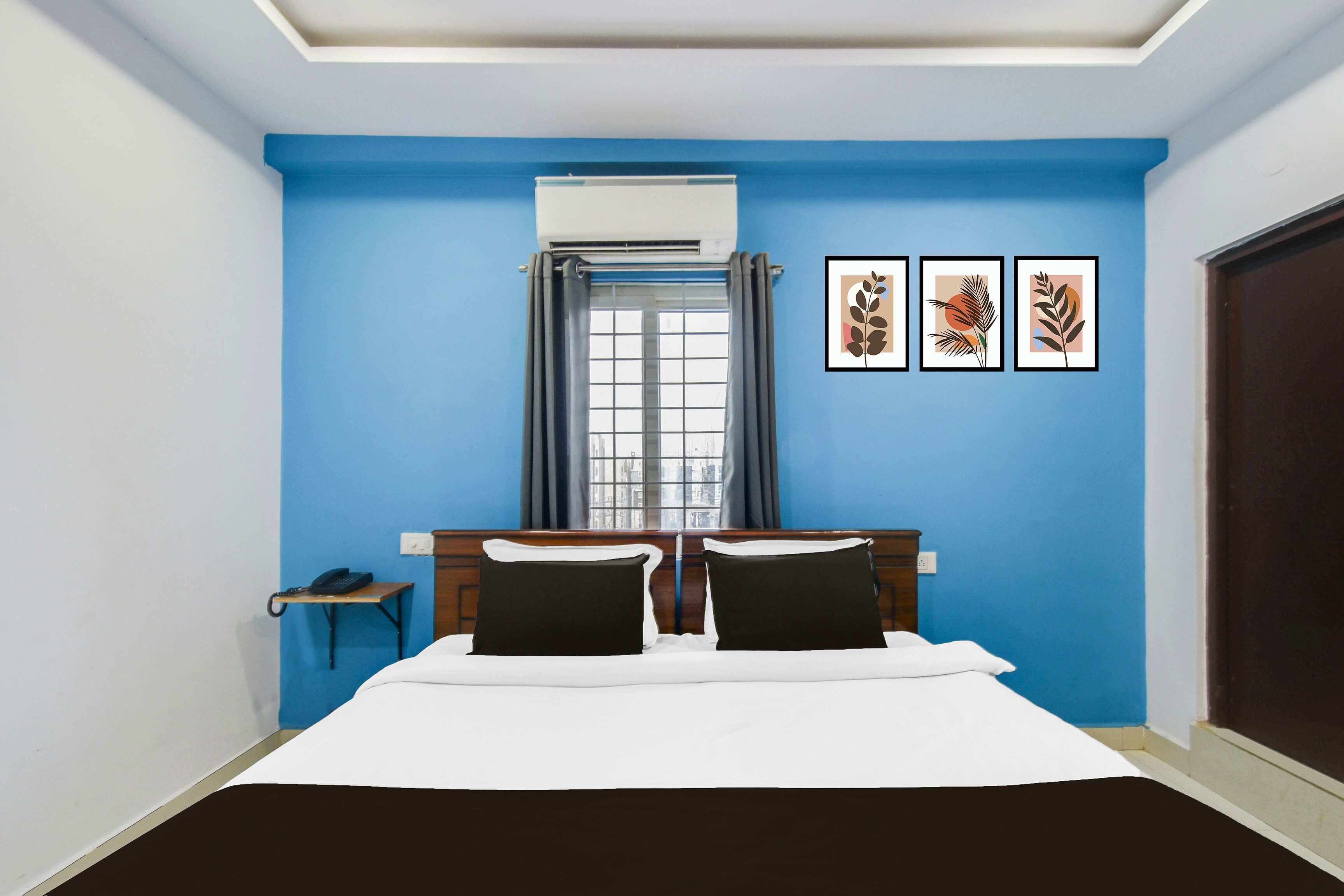 Super Townhouse Hitech City Madhapur - Tap to explore photos