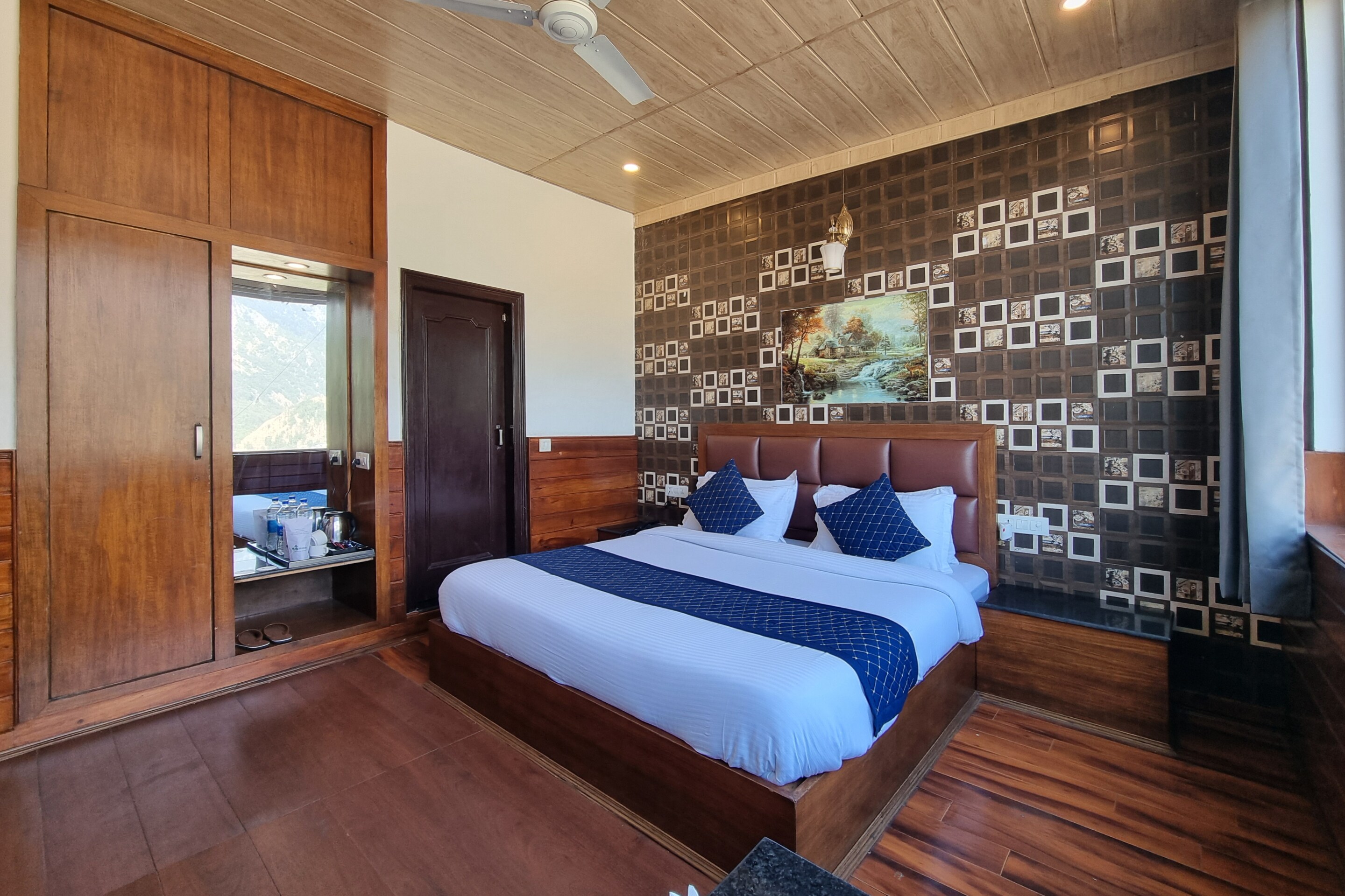 Hotel Divyansh By VRB Hotels - Tap to explore photos