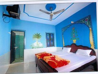 Sarvar Guest House - Tap to explore photos