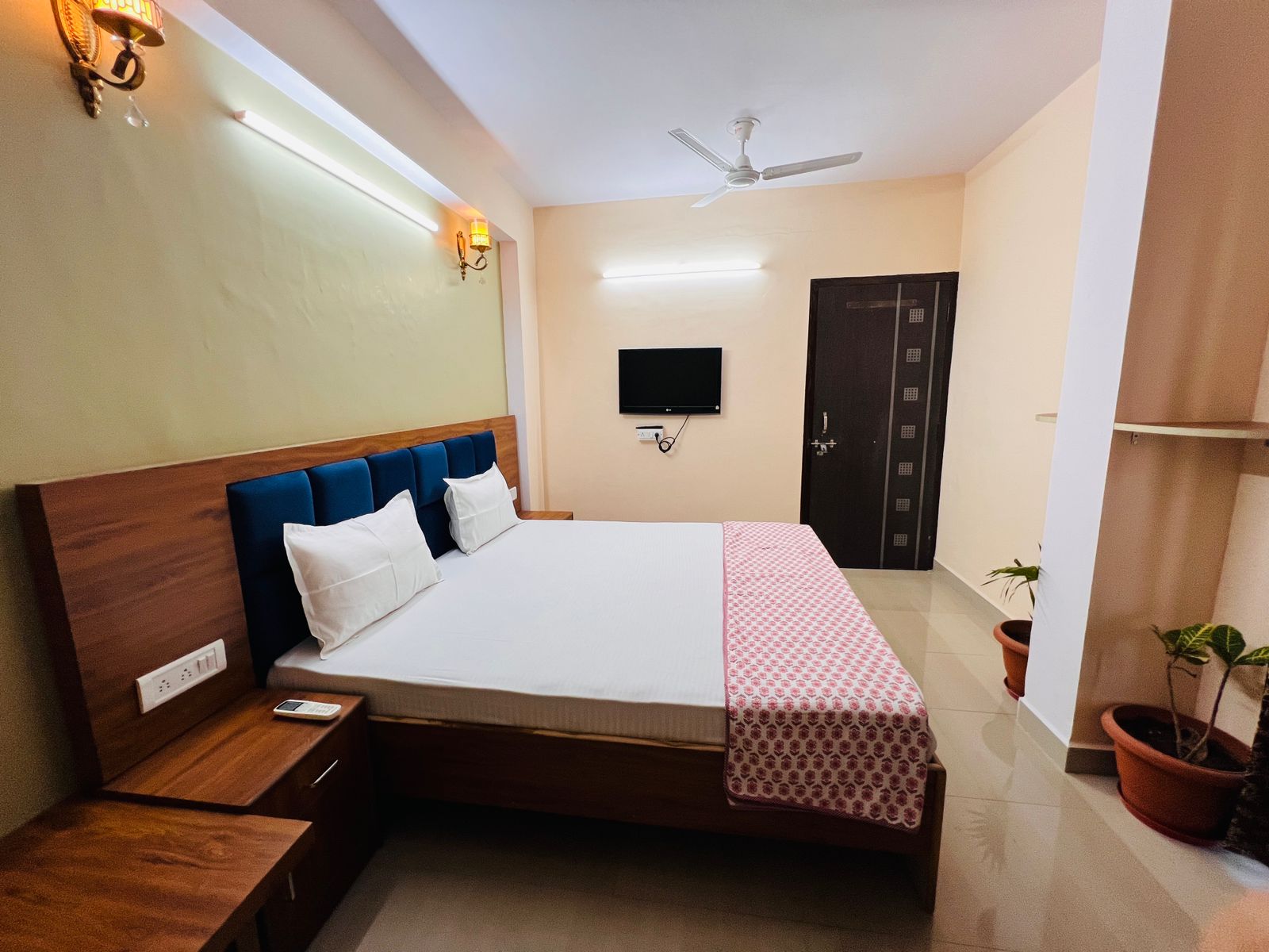 Urbanspace by Luxurinn 1BHK Apartment - Tap to explore photos