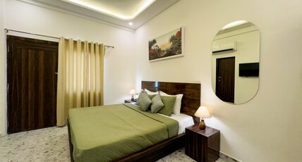 Vrinda Sarovar (800 mtr from Mathura Railway Station) Room Type - Super Deluxe Room