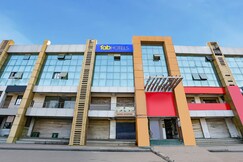 FabHotel Raj Villa - Nr. S.G Highway