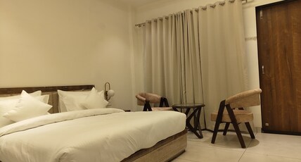 The VrindHuts Room Type - King Room With Balcony
