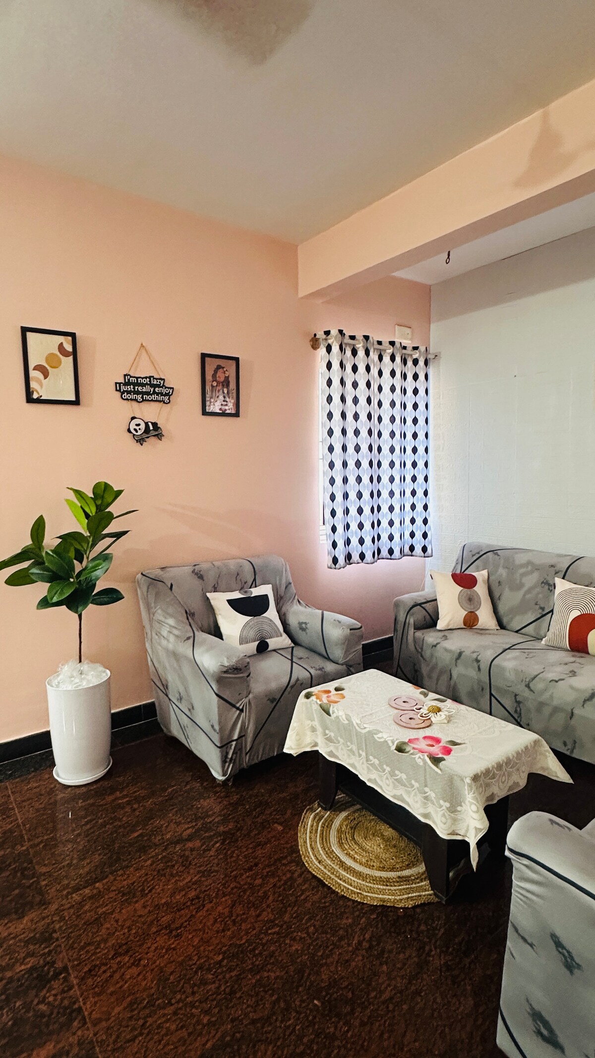 Simples Nest - Tap to explore photos