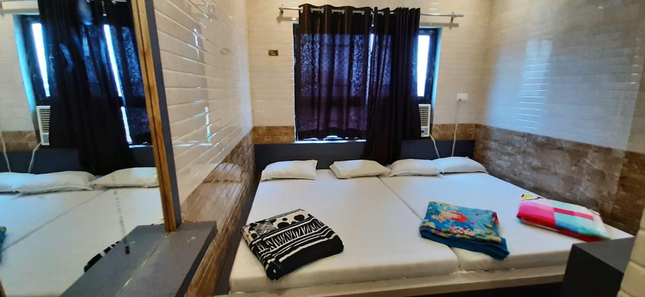 Al Karam Guest House - Tap to explore photos