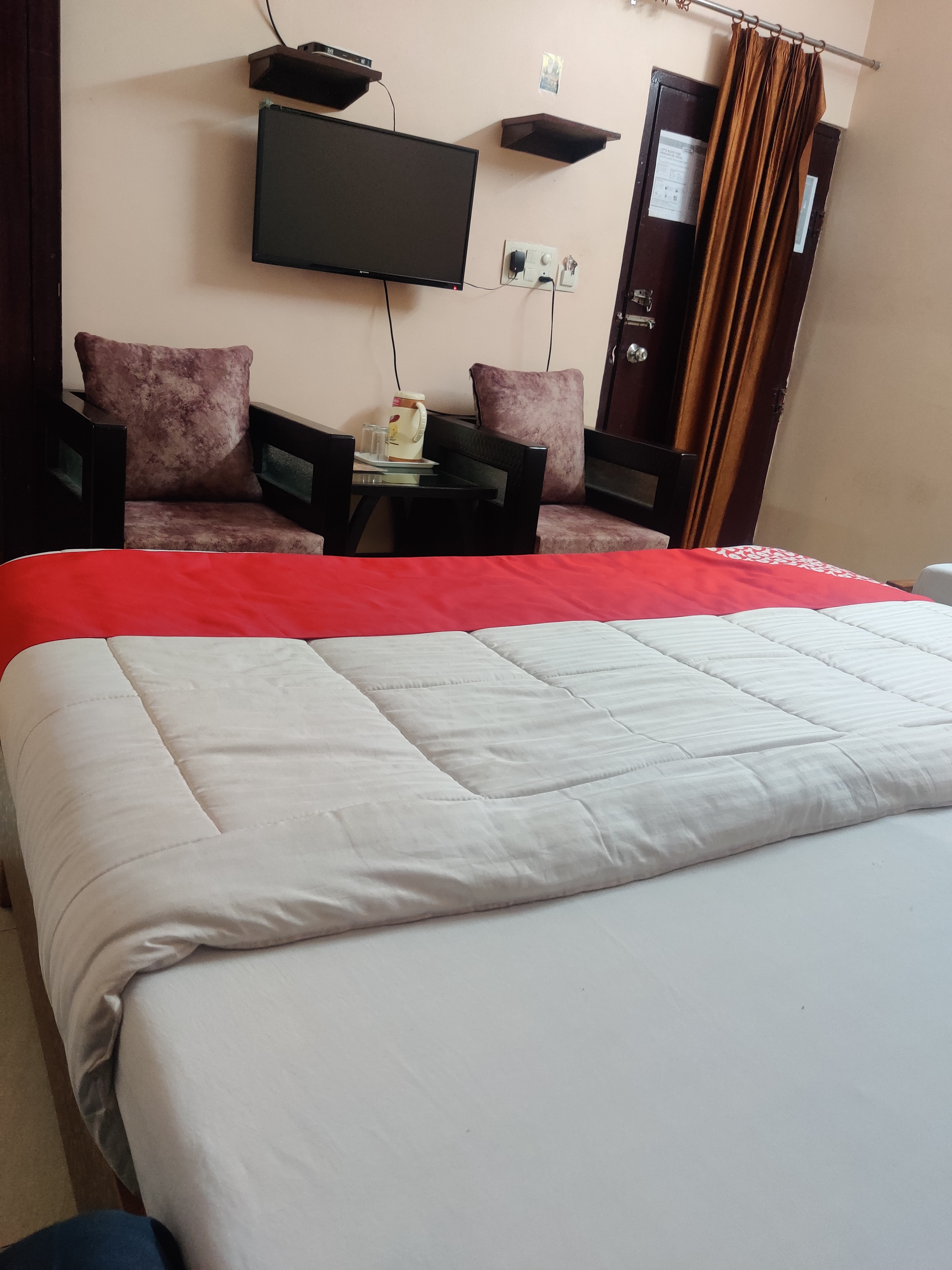 Hotel Aarjee Crescent - Tap to explore photos