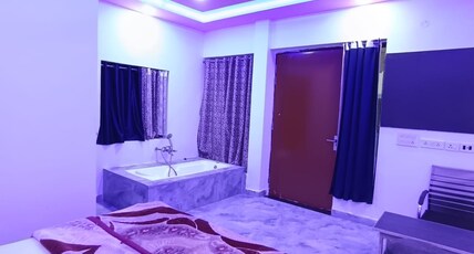 Maddy Pool Party Resort Room Type - Bedroom