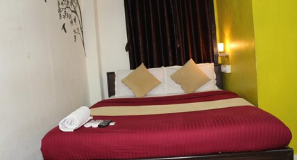 Hotel Saffron Inn Room Type - Deluxe Room