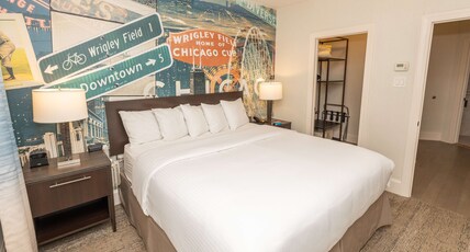Hotel Versey Chicago Lincoln Park Room Type - 1 KING 1 BEDROOM SUITE