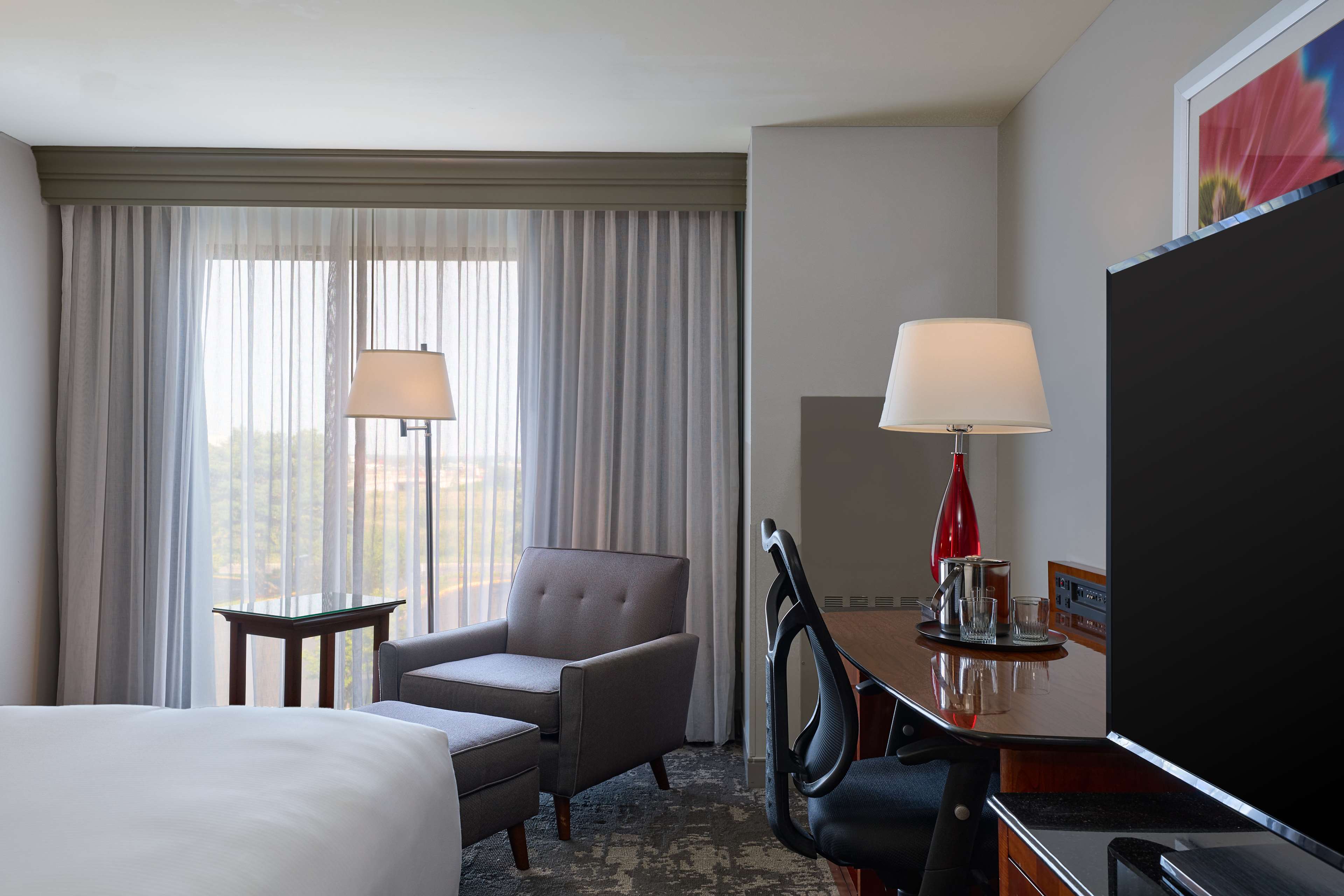 DoubleTree by Hilton Minneapolis Airport, MN - Tap to explore photos