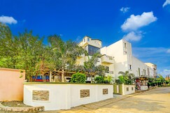 Hotel O by OYO The Happy Land Hotel & Cafe