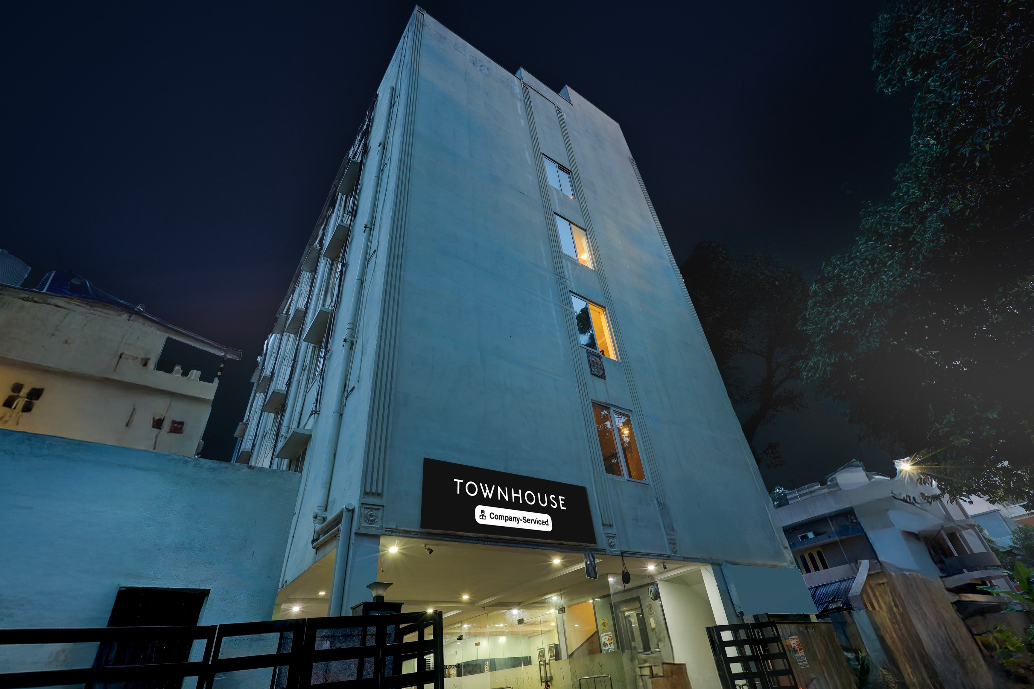OYO Townhouse Benz Circle MG Road - Tap to explore photos