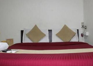 Hotel Saffron Inn Room Type - Deluxe Room