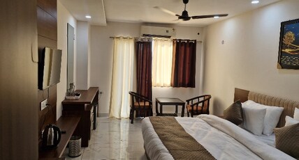 Hotel Om Regency, Loni Room Type - Deluxe Room