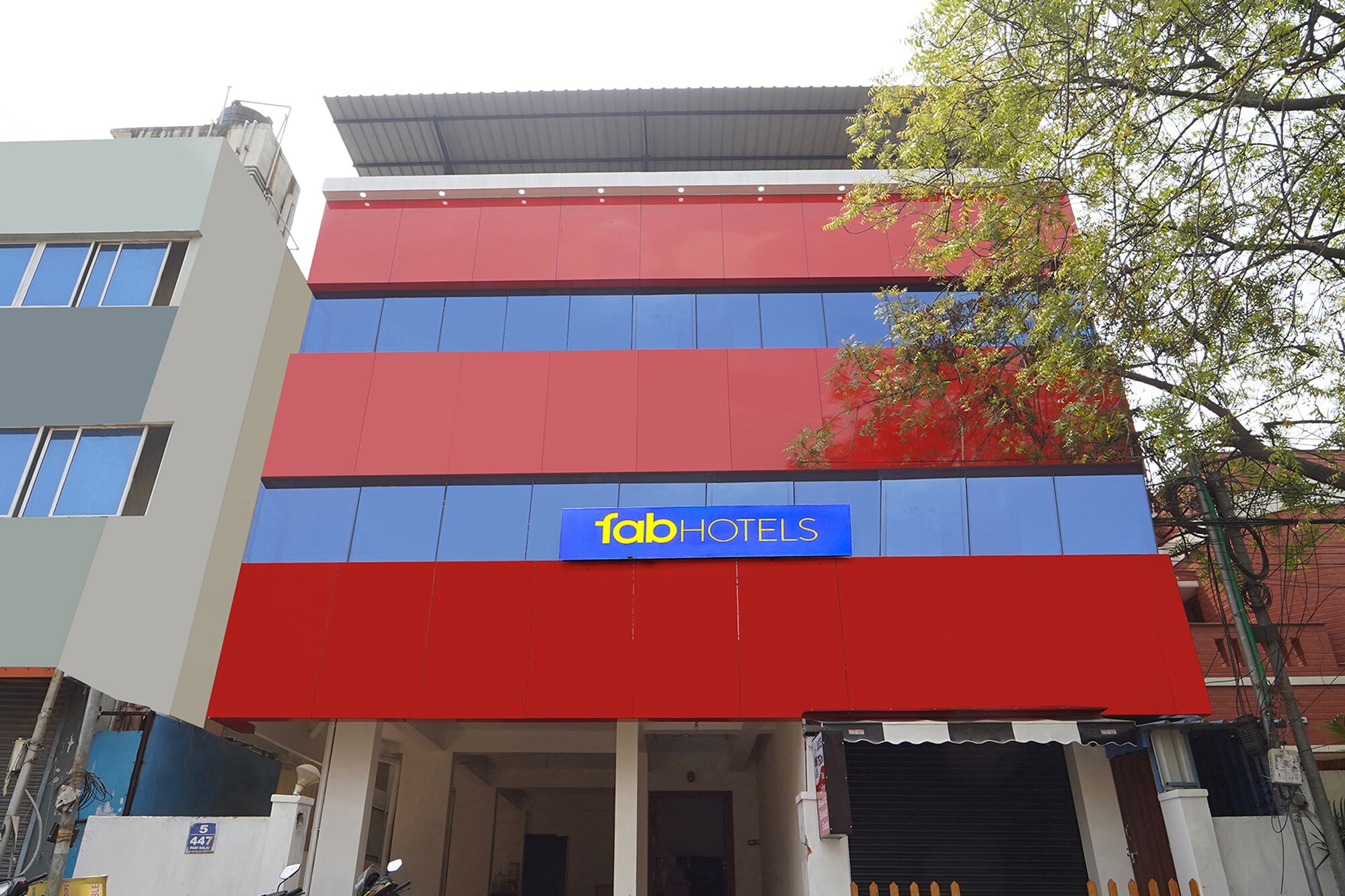 Via Terra - Tap to explore photos