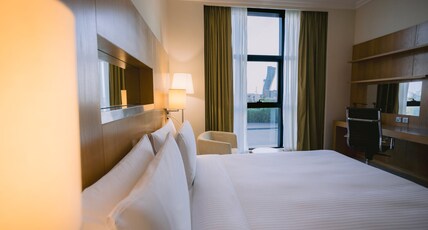 Holiday Inn ABU DHABI Room Type - King Standard City View Non Smoking Holiday Inn ABU DHABI Room Type - King Standard City View Non Smoking